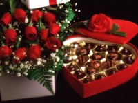 Holidays___International_Womens_Day_Red_roses_on_March_8_with_chocolates_058032_29